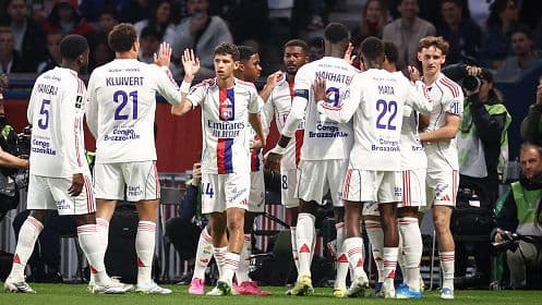PSG suffer huge blow as Lyon victory opens up title race