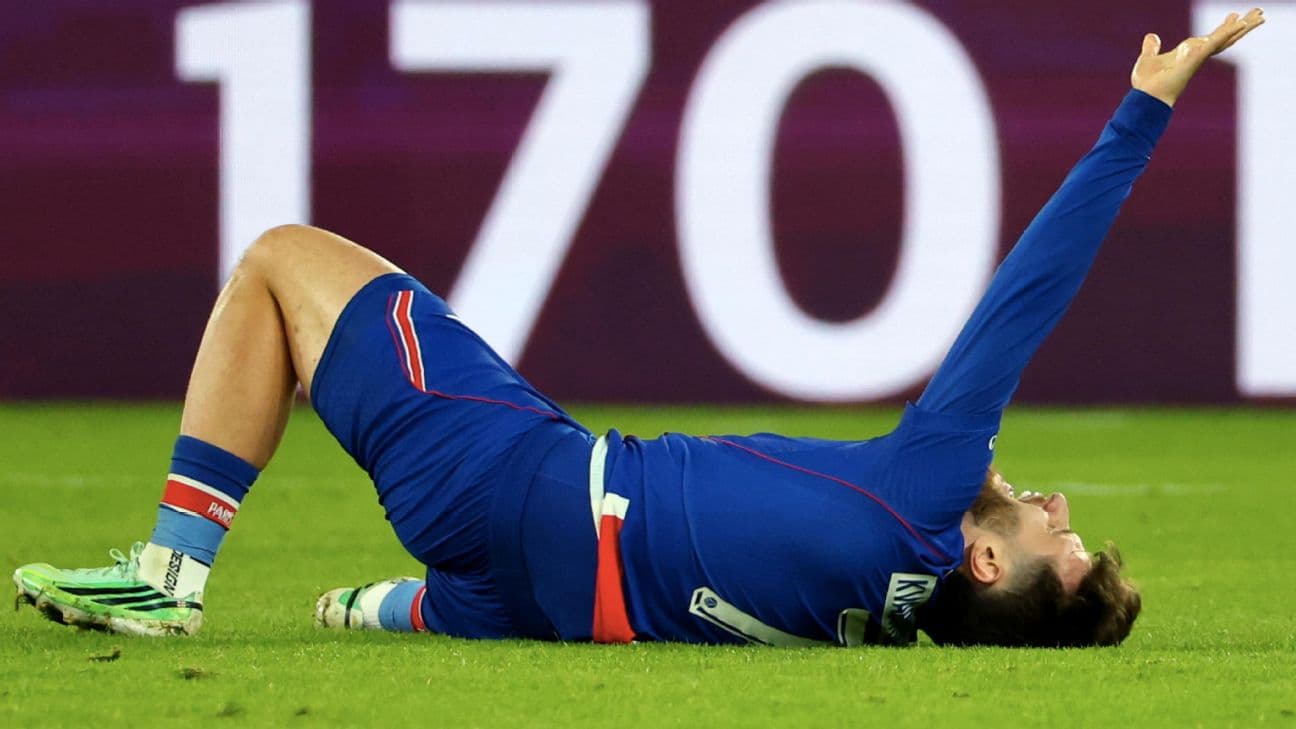 PSG star Khvicha Kvaratskhelia ruptures ACL; Dembélé, Marquinhos out 'weeks'